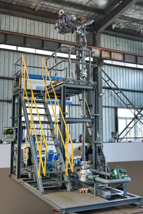 Użyj uniwersalnego systemu rur do napełniania (rury dźwigowej) zamiast węża d...